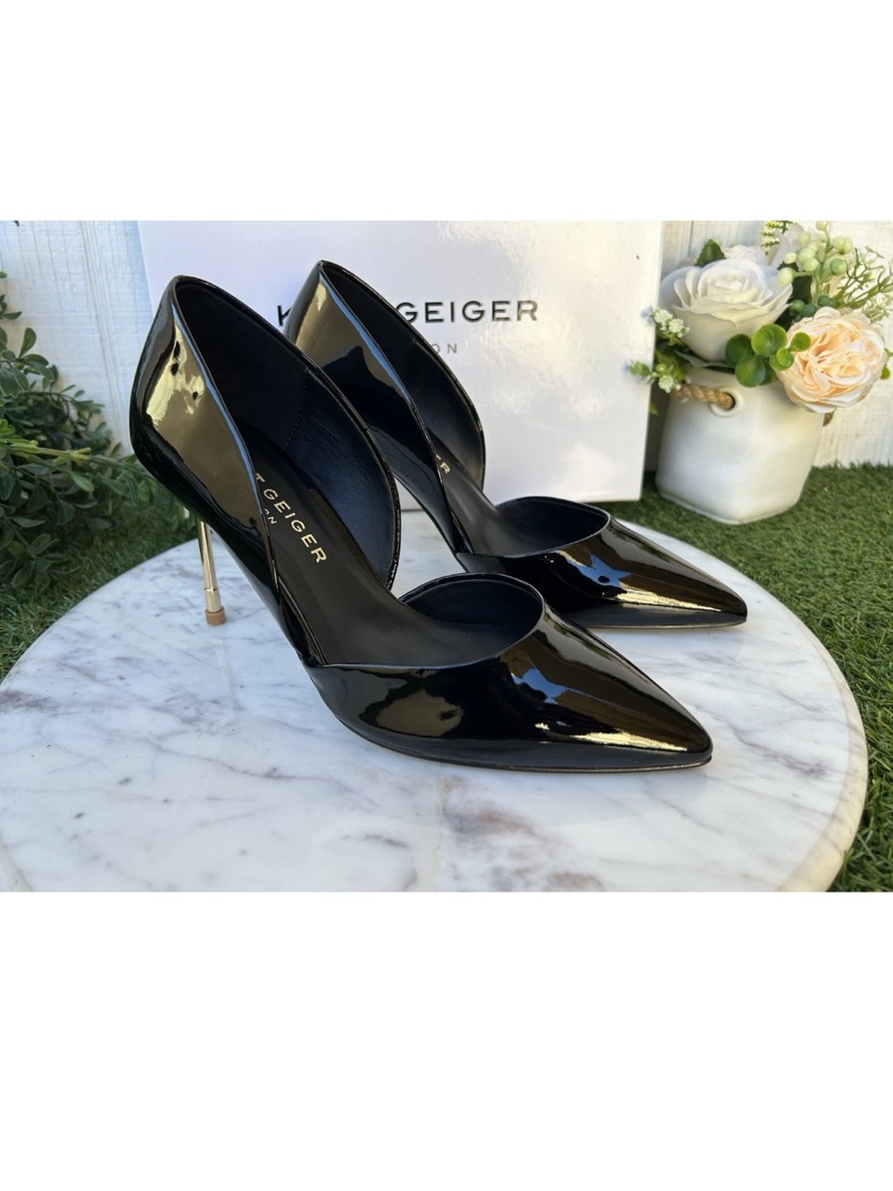 KURT GEIGER LONDON BOND
Black Patent Leather Pumps size
US  7 NEW/with box $220 - Picture 7 of 14
